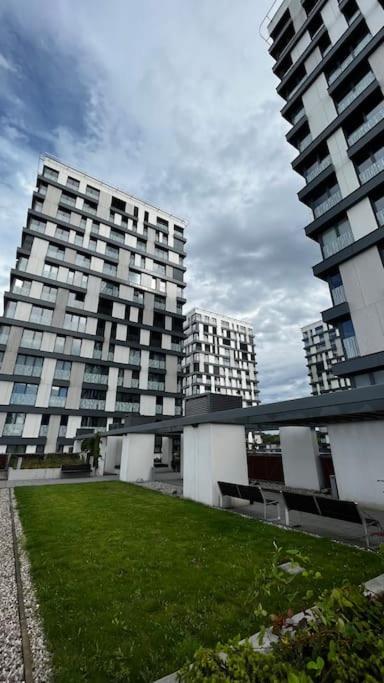 Residence Garden Tower - Zimni Zahrada Прага Екстериор снимка